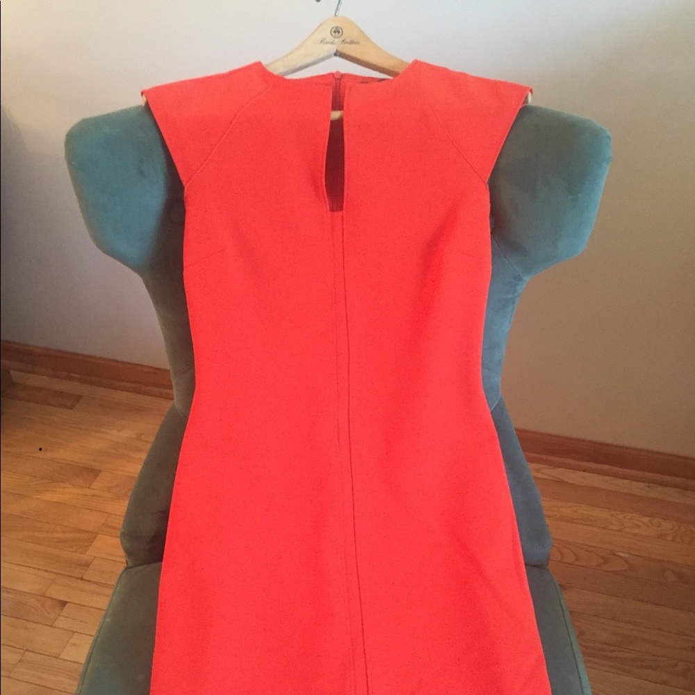 Fitted cap sleeve dress.